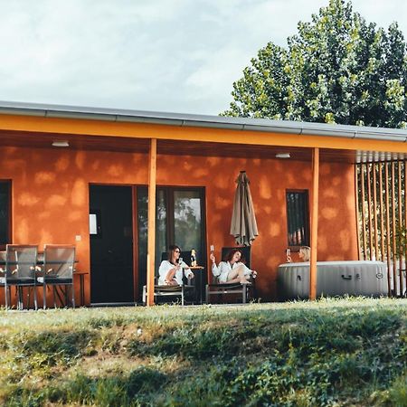 Terme Banovci - Mobilne Hiske Med Brajdami酒店 外观 照片