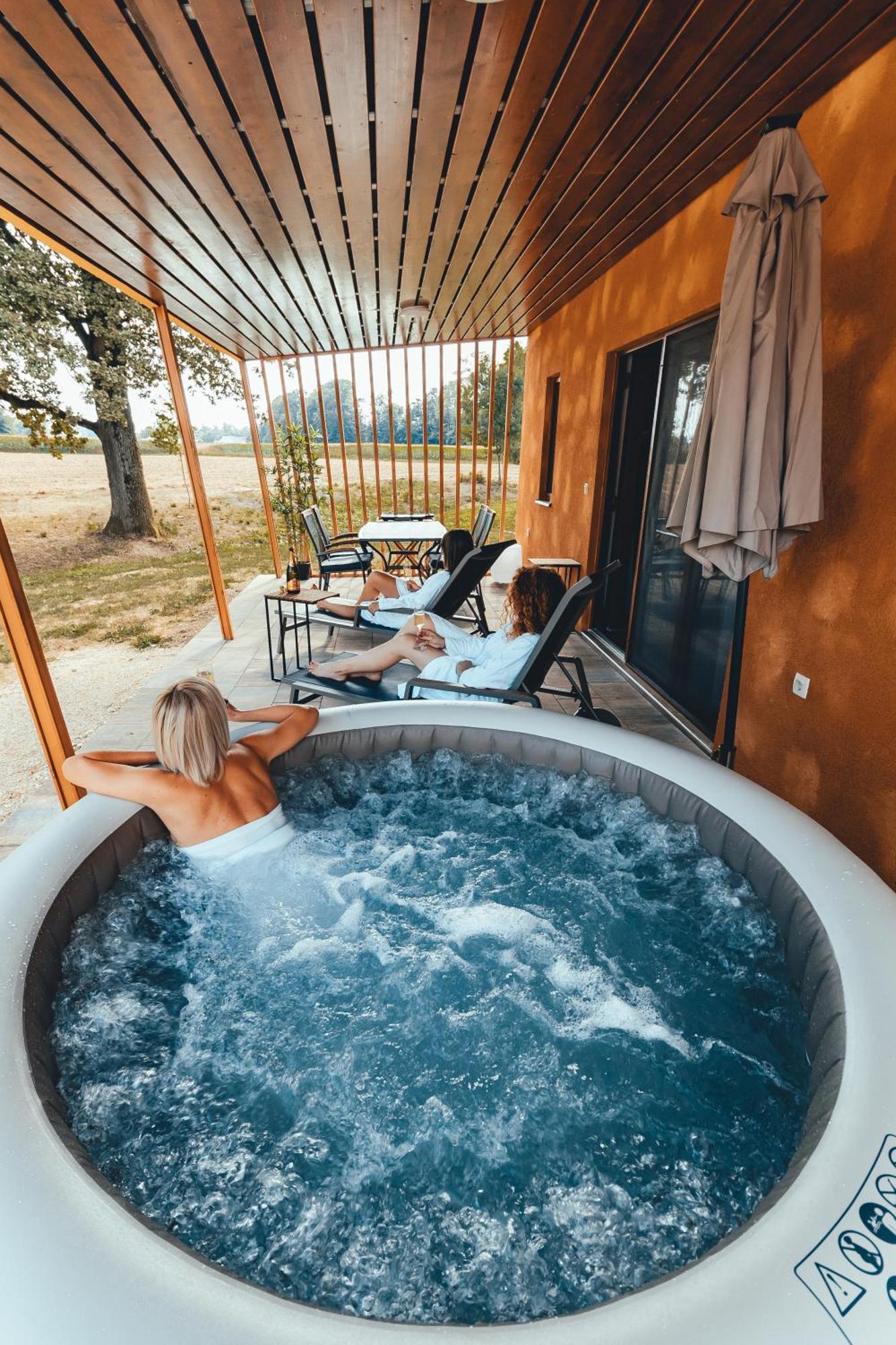 Terme Banovci - Mobilne Hiske Med Brajdami酒店 外观 照片
